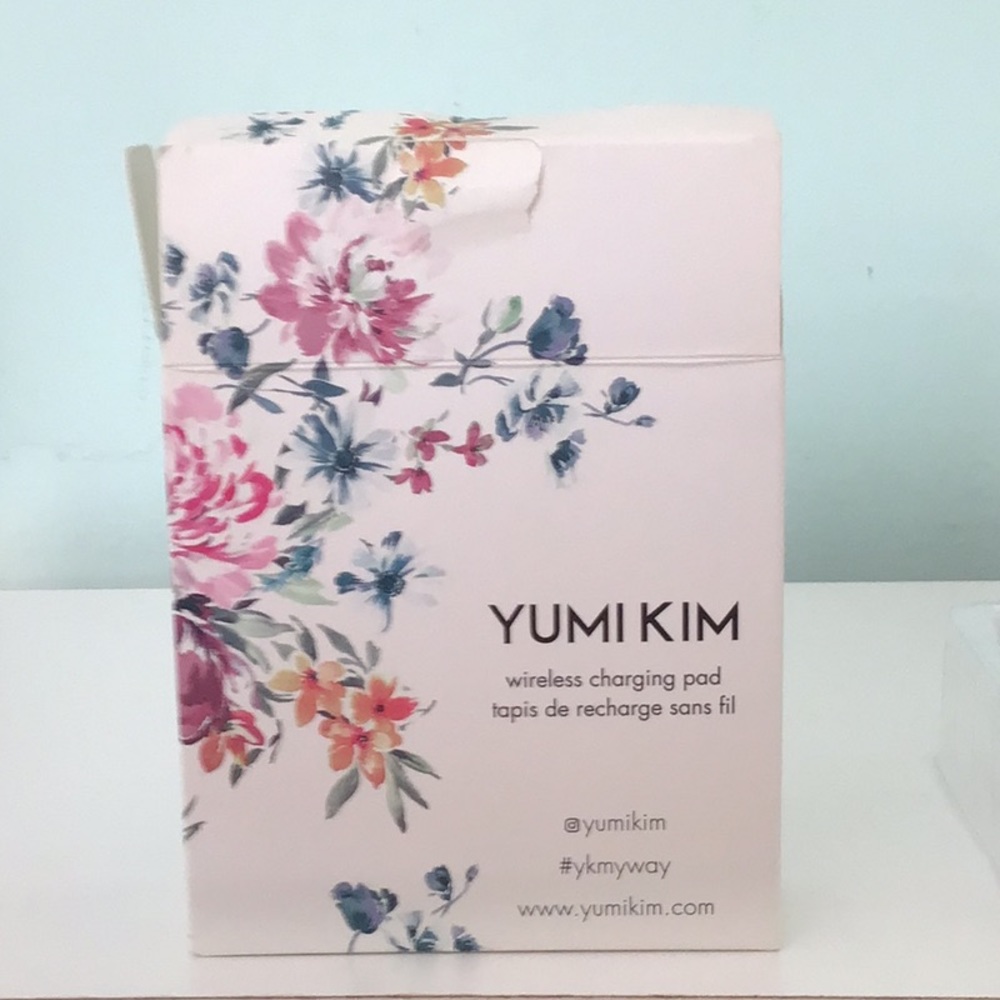 YUMI KIM WIRELESS CHARGING PAD